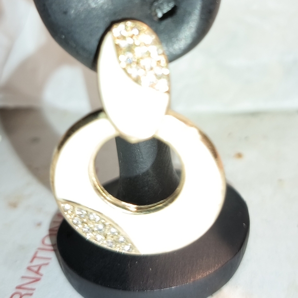 Vintage Glowing Knocker Earrings - Picture 5 of 6